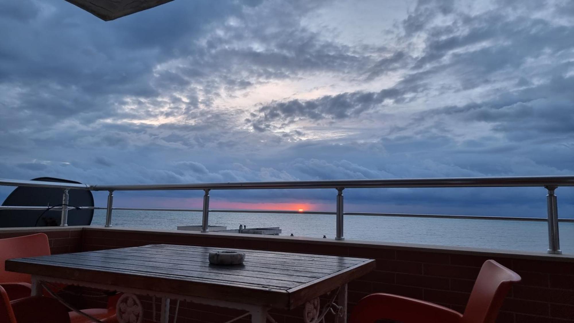 Sunset Seaview Apartment Durrës Exteriér fotografie